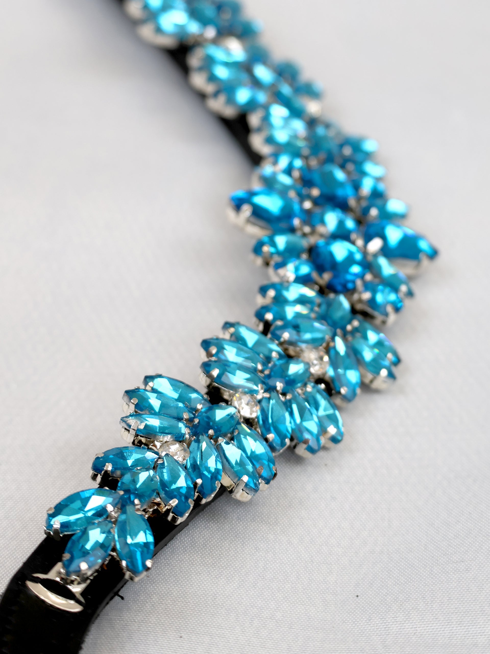 Browband- Aqua Crystal V Shape in Black Leather